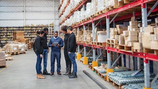 manager talks with driving staff in warehouse